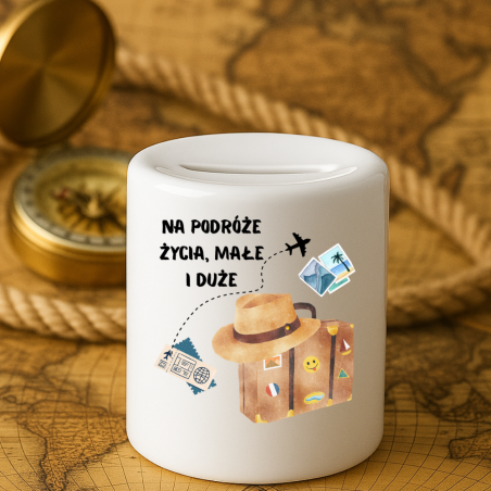 Prezent dla podróżnika – skarbonka z nadrukiem i motywem podróży