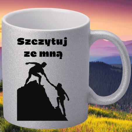 Kubek dla turysty i wspinacza – góry i napis „Szczytuj ze mną”