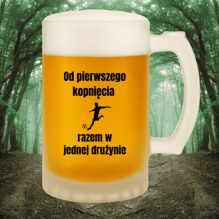 Kufel dla piłkarza "Od pierwszego kopnięcia..."